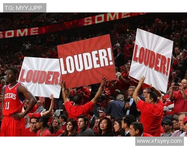 公牛队球迷疯狂支持,球场气氛空前热烈